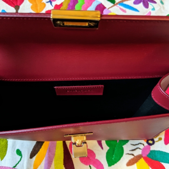 BALENCIAGA Red Leather Box Clutch Bag with Clasp - Picture 6 of 7